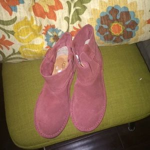 Brand new Ugg boots unique color in rust family